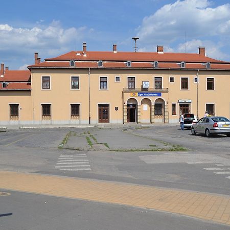Lokomotiv Motel Eger Eksteriør billede